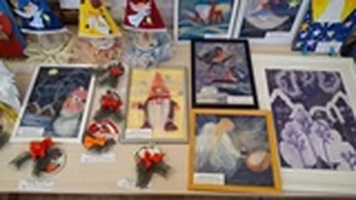 Творческие работы учащихся художественного отделения Детской школы искусств на выставке в рамках ежегодного городского рождественского фестиваля «Под Вифлеемской звездой»