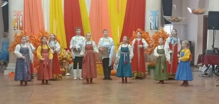 творческие коллективы "Дарëнка" и "Ленок"