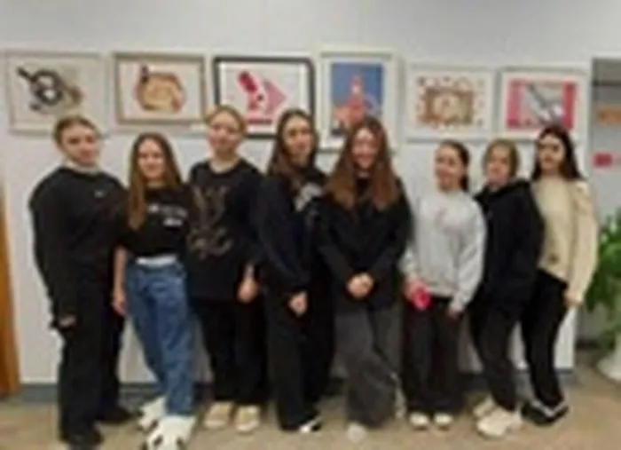 Выставка творческих работ учащихся художественного отделения "Бумажные истории"