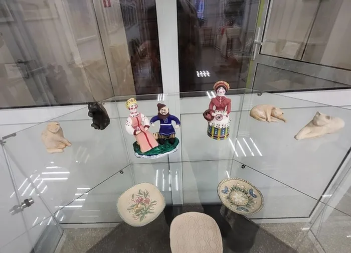 экспозиция &nbsp;живописных и графических работ учащихся художественного отделения школы «Самая счастливая семья»