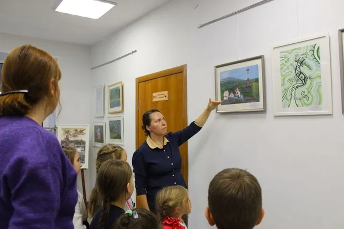 Выставка творческих работ учащихся художественного отделения "По сказам П.П. Бажова"