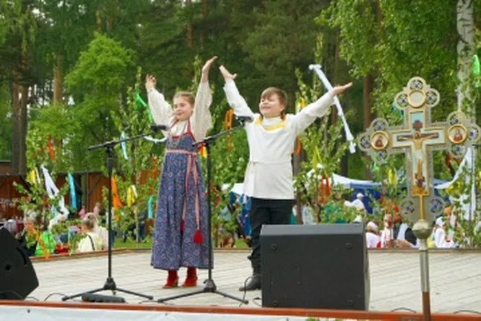 XVII Открытый городской фестиваль народного творчества «Гуляние на Троицу». Мероприятие было посвящено православному празднику Святой Троицы