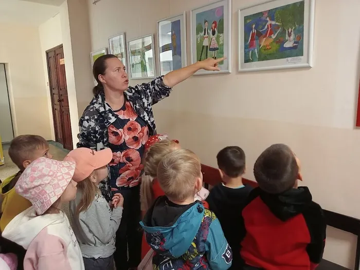 посещение выставки воспитанниками ДОУ "Рябинка"