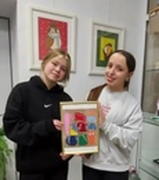 Выставка творческих работ учащихся художественного отделения "Бумажные истории"