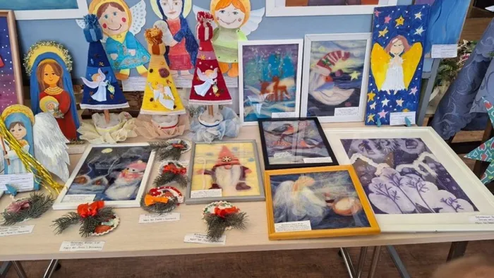 Творческие работы учащихся художественного отделения Детской школы искусств на выставке в рамках ежегодного городского рождественского фестиваля «Под Вифлеемской звездой»