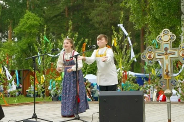 XVII Открытый городской фестиваль народного творчества «Гуляние на Троицу». Мероприятие было посвящено православному празднику Святой Троицы