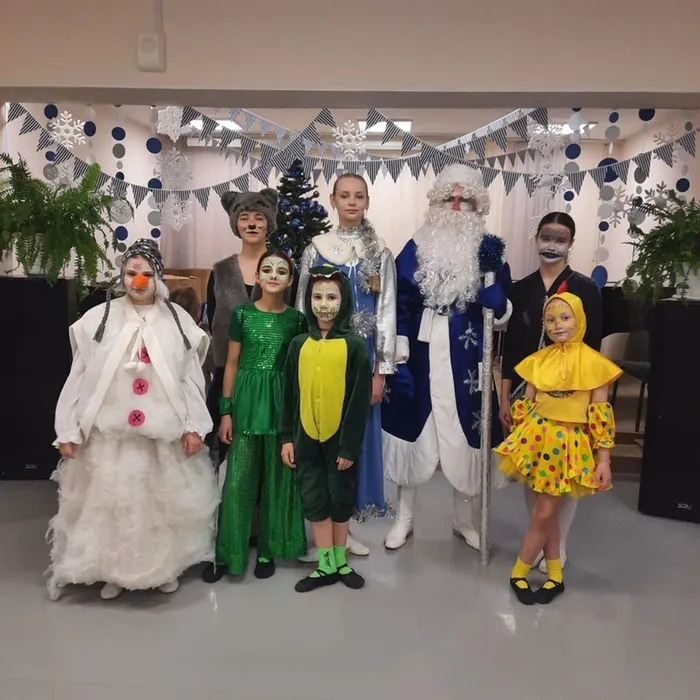 новогоднее представление для групп раннего эстетического развития "Киндер - сюрприз".