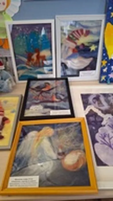 Творческие работы учащихся художественного отделения Детской школы искусств на выставке в рамках ежегодного городского рождественского фестиваля «Под Вифлеемской звездой»