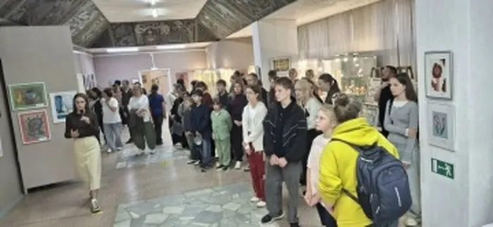 Торжественная церемония открытия выставки творческтих работ учащихся художественного отделения «Мир глазами детей»