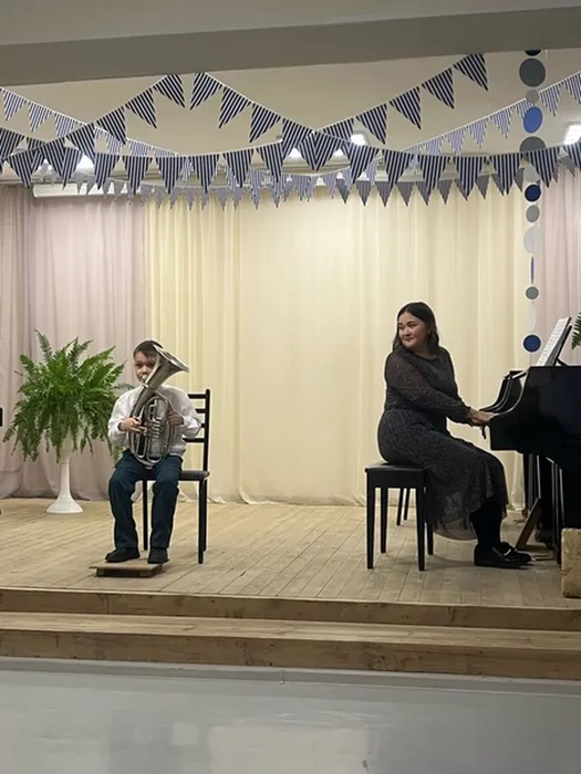 участники IV открытого городского фестиваля-конкурса юных исполнителей «Музыкальный вернисаж»