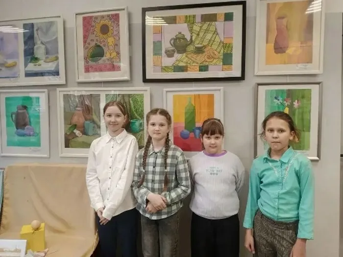 Выставка художественного отделения «Простые вещи»