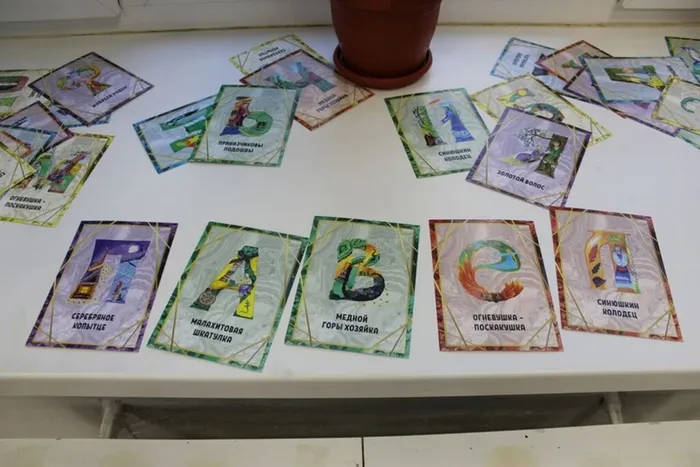 Выставка творческих работ учащихся художественного отделения "По сказам П.П. Бажова"