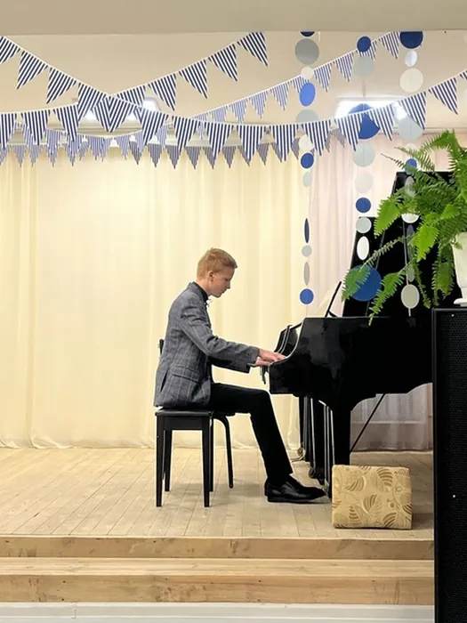 участники IV открытого городского фестиваля-конкурса юных исполнителей «Музыкальный вернисаж»