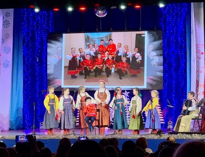 Концерт учащихся и преподавателей Детской школы искусств "Новогодний серпантин в русском стиле"