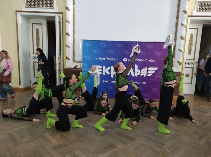 Хореографический ансамбль "ЭлеменТ" (преподаватель Птухина Ольга Сергеевна)