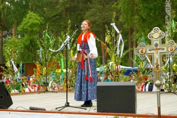 XVII Открытый городской фестиваль народного творчества «Гуляние на Троицу». Мероприятие было посвящено православному празднику Святой Троицы