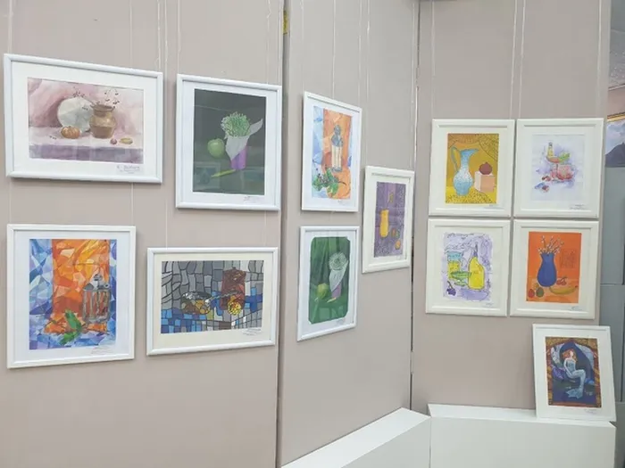 открытие традиционной выставки учащихся и преподавателей Детской школы искусств "Мир глазами детей", посвященной Году семьи и Дню защиты детей.