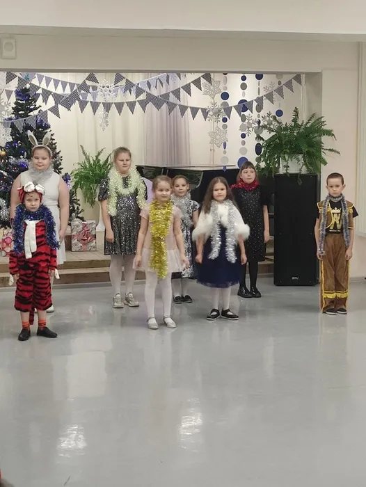 новогоднее представление для групп раннего эстетического развития "Киндер - сюрприз".