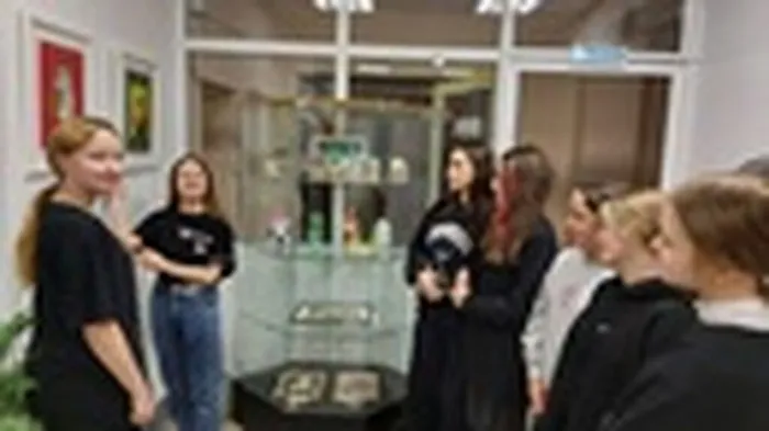 Выставка творческих работ учащихся художественного отделения "Бумажные истории"