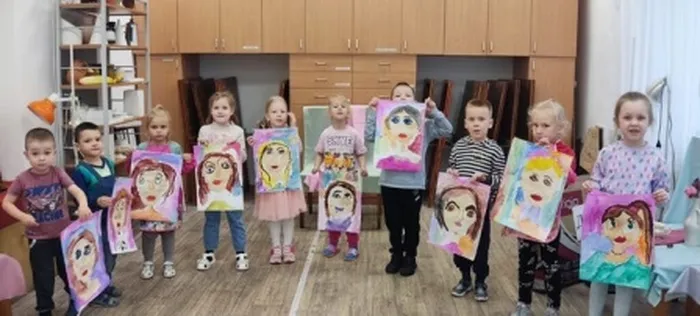 учащиеся художественной студии "Арт-развитие", преподаватель Марина Валерьевна Фаткуллина.