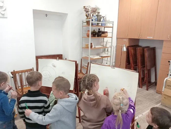 посещение выставки воспитанниками ДОУ "Рябинка"