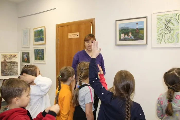 Выставка творческих работ учащихся художественного отделения "По сказам П.П. Бажова"