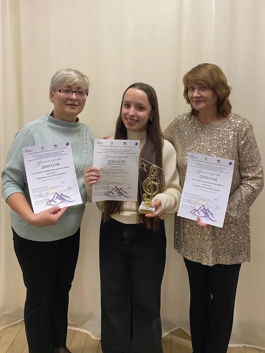 16 декабря 2023 года в МБУК ДО "Екатеринбургская детская школа искусств №1" прошел II Открытый конкурс исполнителей на оркестровых инструментах (скрипка, виолончель, духовые и ударные инструменты) «Уральские переливы».