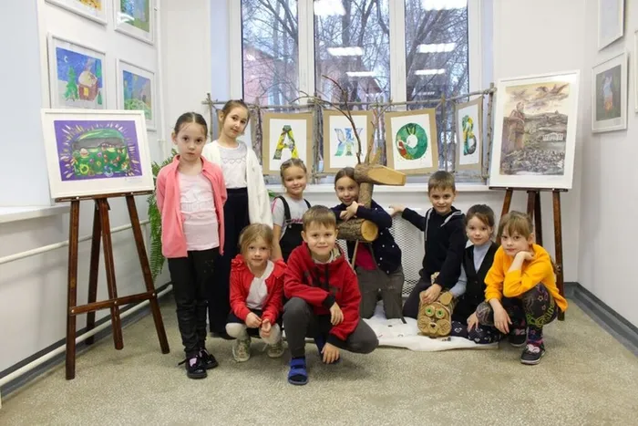 Выставка творческих работ учащихся художественного отделения "По сказам П.П. Бажова"