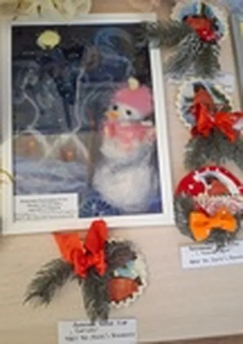 Творческие работы учащихся художественного отделения Детской школы искусств на выставке в рамках ежегодного городского рождественского фестиваля «Под Вифлеемской звездой»