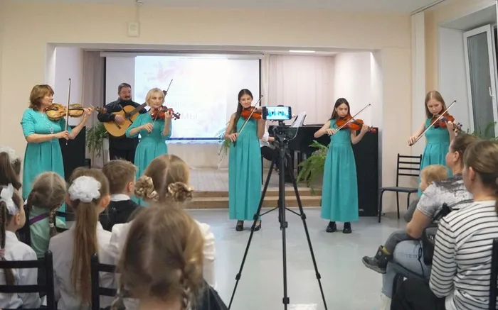 Концерт учащихся и преподавателей «Подарок для мамы»