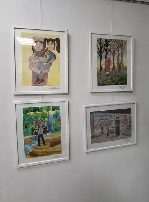 экспозиция &nbsp;живописных и графических работ учащихся художественного отделения школы «Самая счастливая семья»