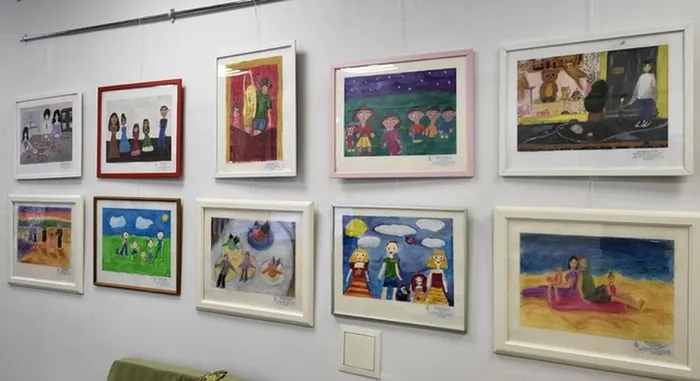экспозиция &nbsp;живописных и графических работ учащихся художественного отделения школы «Самая счастливая семья»