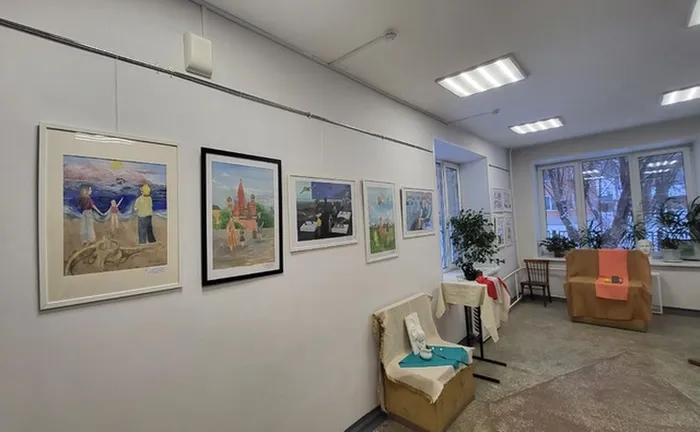 экспозиция &nbsp;живописных и графических работ учащихся художественного отделения школы «Самая счастливая семья»