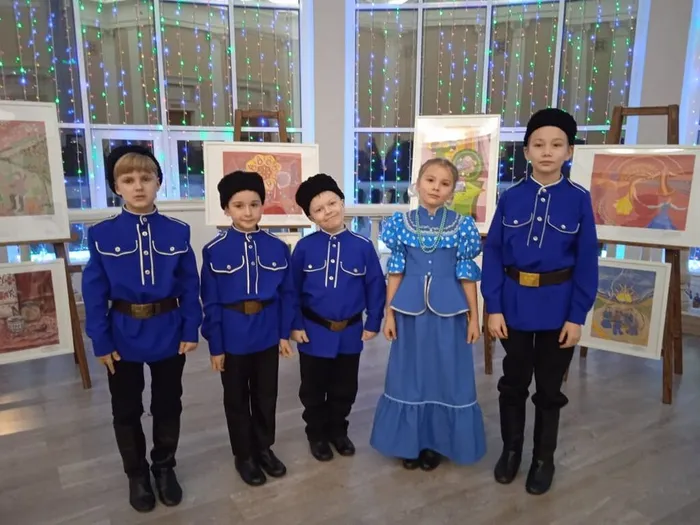 Концерт учащихся и преподавателей Детской школы искусств "Новогодний серпантин в русском стиле"